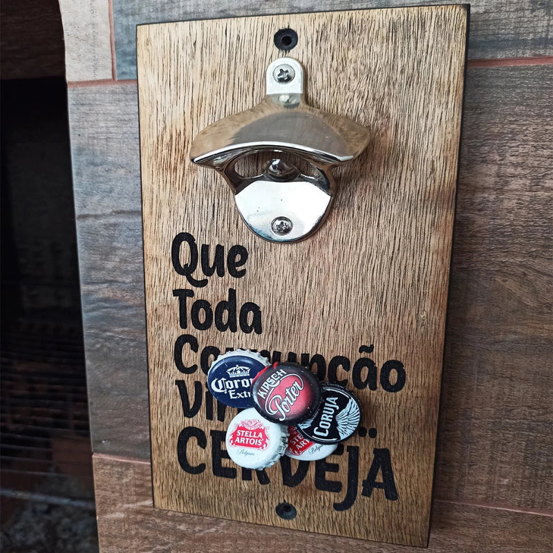 🍺 Abridor de Garrafas Magnético de Madeira Rústica – “Que Toda Corrupção Vire Cerveja”